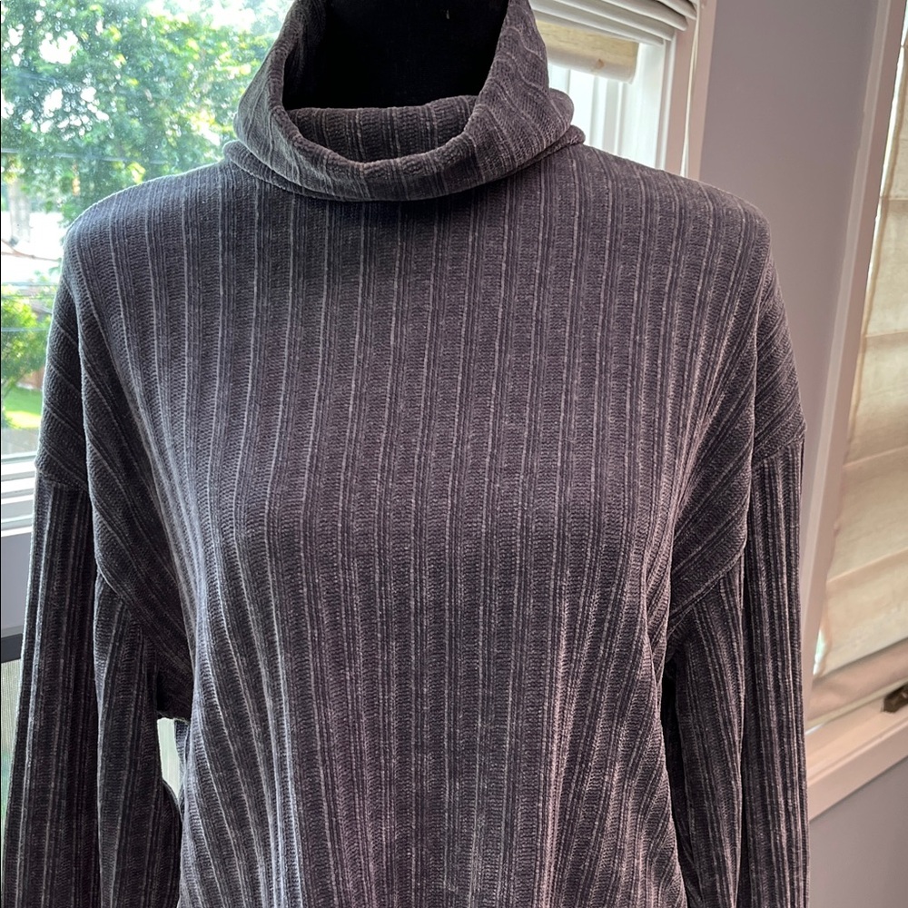 Altar'd State Charcoal Chenille Style Turtleneck Sweater Sz S